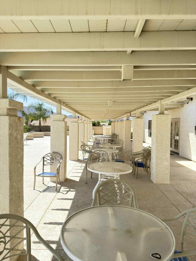 Building Photo - 2890 Summer Set Cir