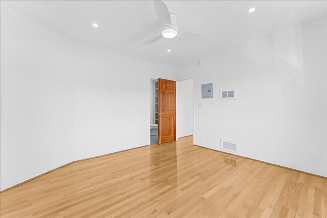 Building Photo - 1739 Washington Way