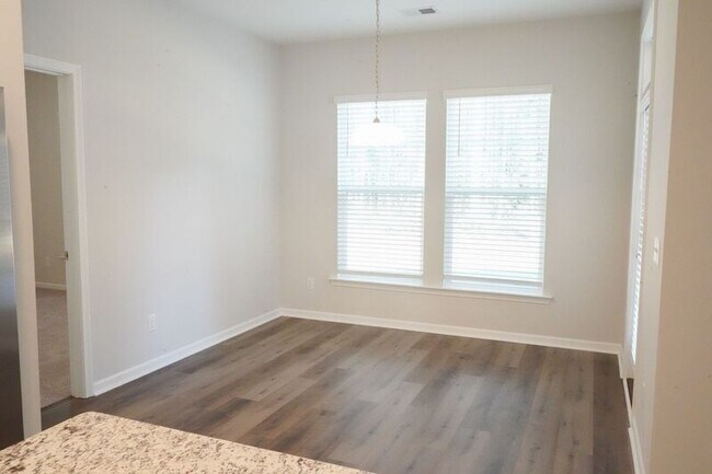 Building Photo - 142 Brookline Dr