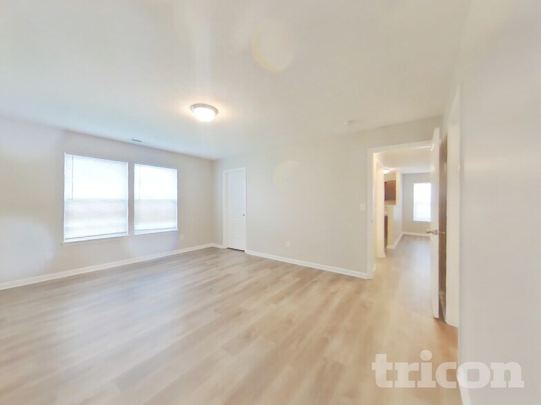 Building Photo - 6353 Avacado Dr