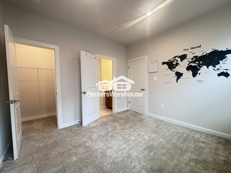 Building Photo - 2500 Emerald Branch Dr