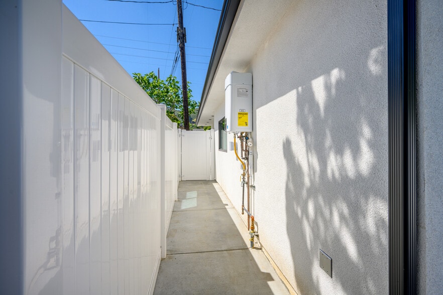Building Photo - 8439 Apperson St