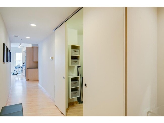 Building Photo - 408 N 1st St