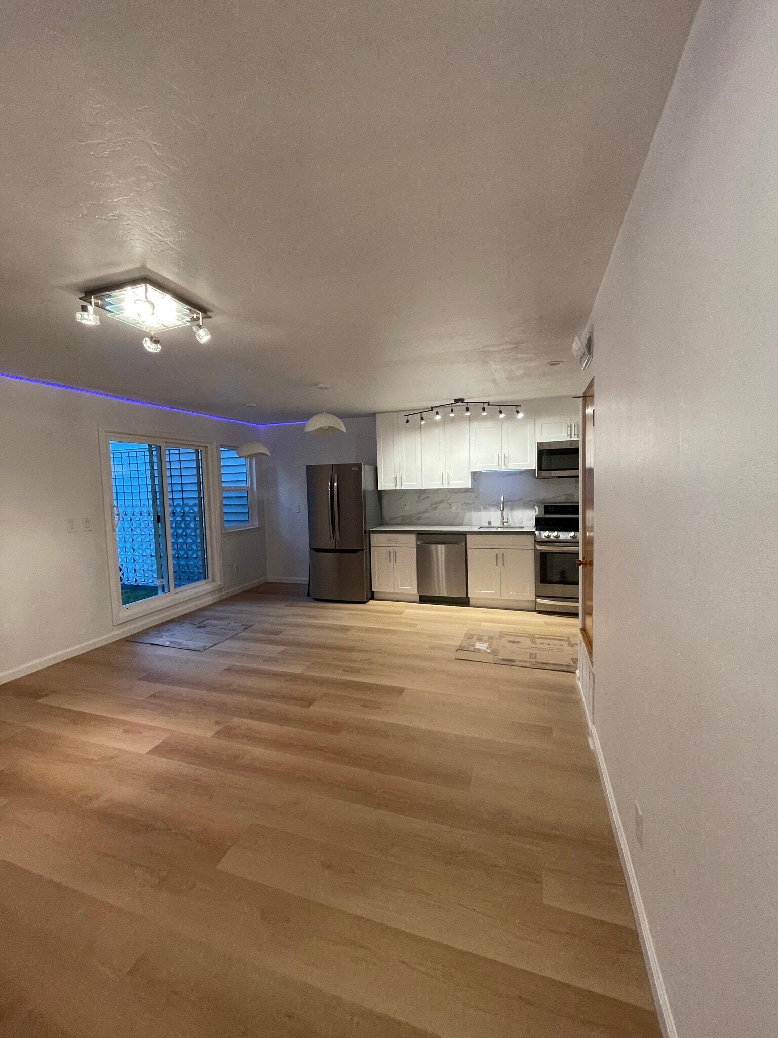 Building Photo - 144 Locksley Ave