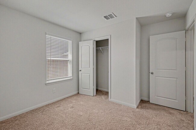 Building Photo - 2 Week Free Move-In Special! 3 Bed / 2 Bath in Luckey Ranch – Hardwood Floors + Fridge, W/D Included