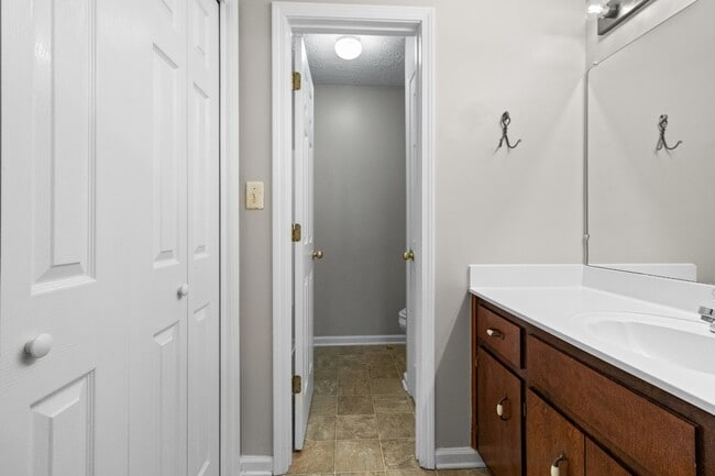 Building Photo - 3437 Kingfisher Dr