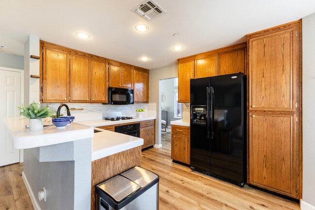 Building Photo - 1825 Hanford St