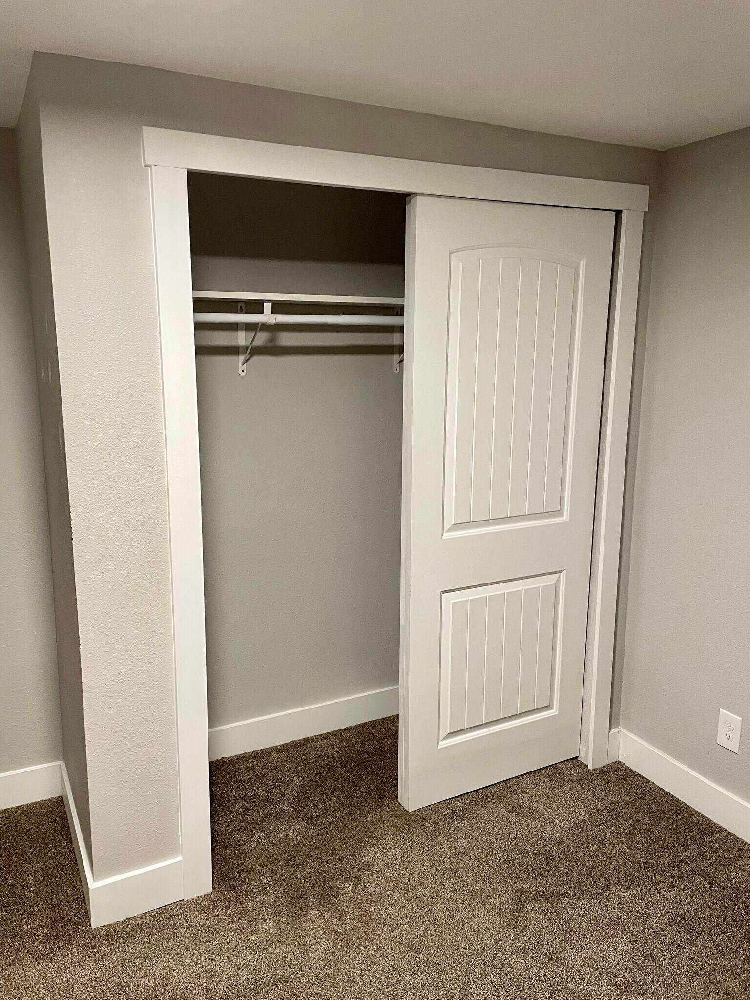 Bedroom - Closet - 165 W Midway Blvd