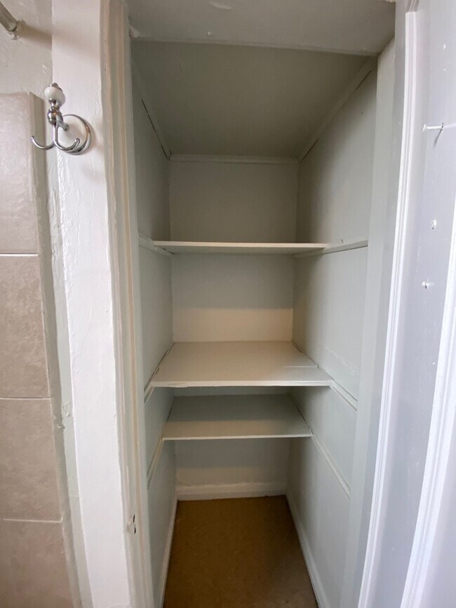 Building Photo - 3224 N Karlov Ave