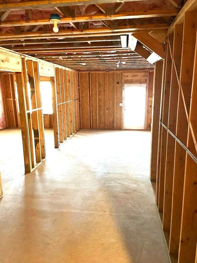 Building Photo - 1377 Elderwood Way