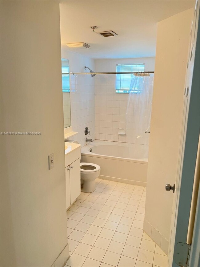 Building Photo - 17145 N Bay Rd