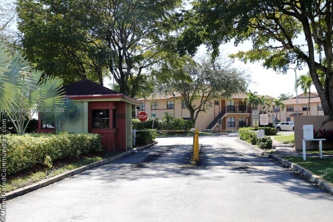 Building Photo - 2705 W 64th Pl