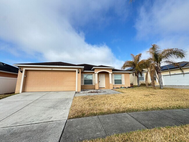Building Photo - Spacious 4 Bedroom / 3 Bathroom Home in Davenport