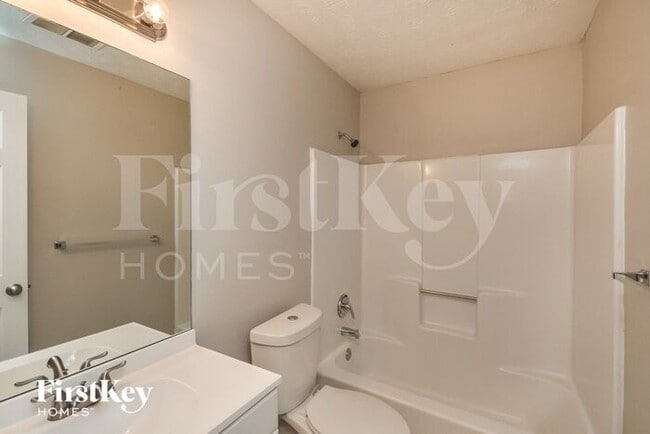 Building Photo - 2826 Bay Leaf Dr SE