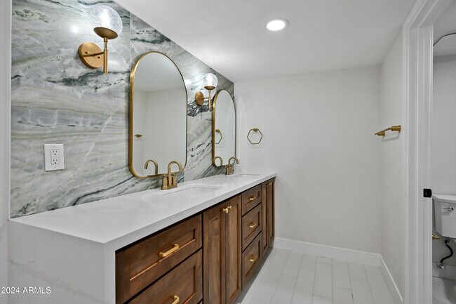 Building Photo - 12212 N Paradise Vlg Pkwy S