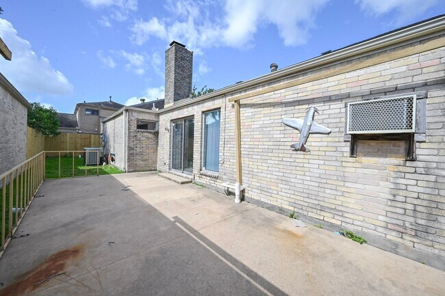 Building Photo - 7735 Quail Meadow Dr