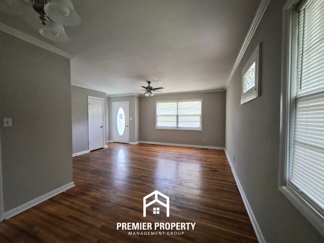 Building Photo - Charming 3BR/1.5BA in West Huntsville | Hardwood Floors Throughout & Fenced Yard