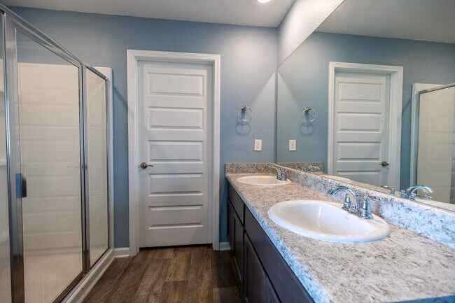 Building Photo - Beautiful 4-bedroom, 2-bath in a Foley neighborhood!