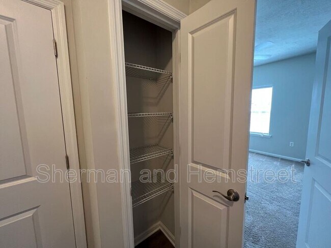 Building Photo - 661 Dobhill Ln