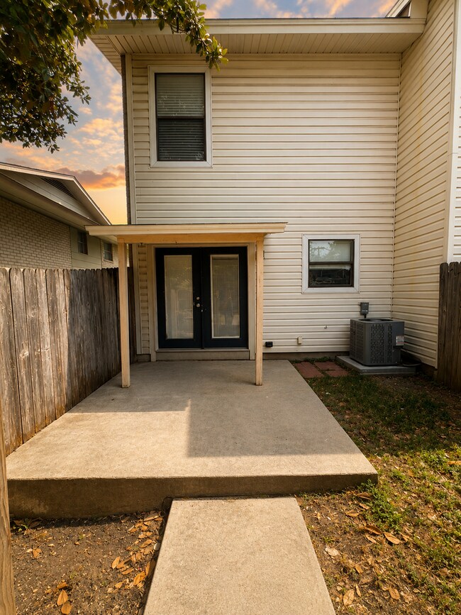 Building Photo - 1026 Fabulous Dr