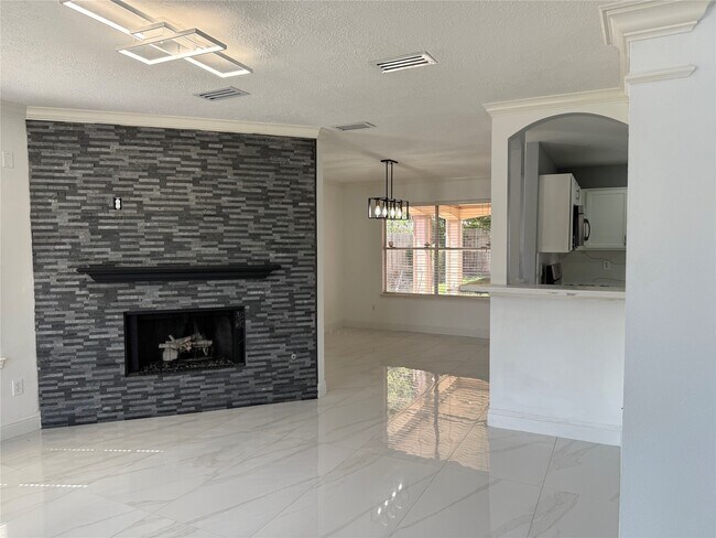 Building Photo - 17526 Coventry Oaks Dr