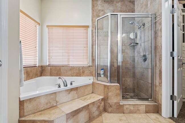 Building Photo - 4 Bedroom/ 4 Bathroom Home In Draper