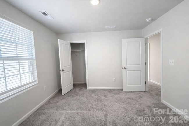 Building Photo - 193 Brentwood Dr