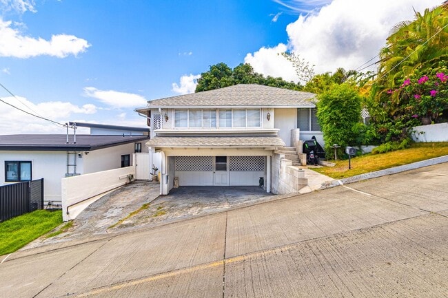 Building Photo - Charming 2BR/1BA Home with Stunning Ocean ...