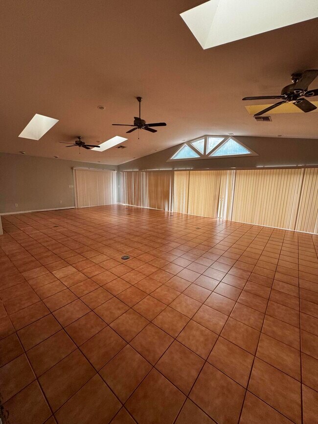 Building Photo - 1886 SE Boma Ave