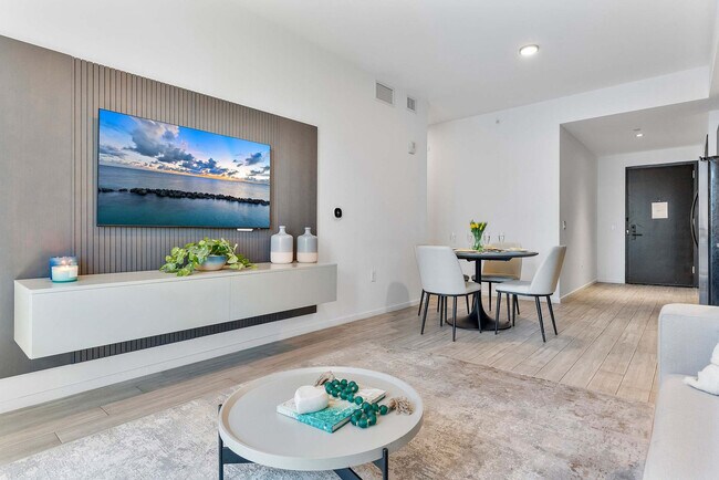 Building Photo - 398 NE 5th St