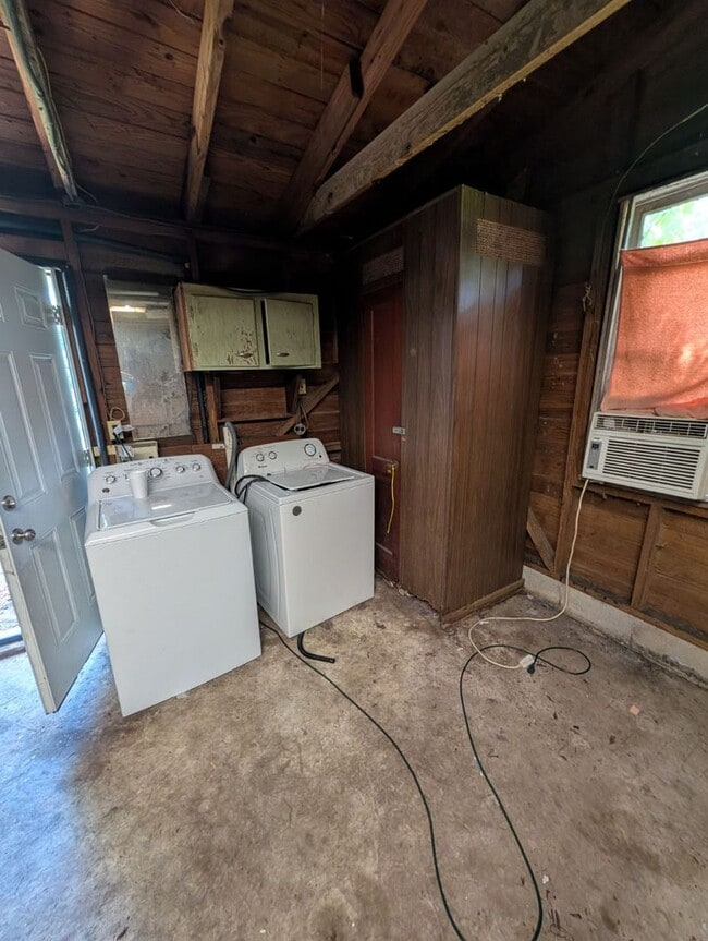 Building Photo - Affordable & Cozy Living at $1,199