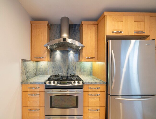 Building Photo - Warm & Inviting Manhattan Beach Rental Home!