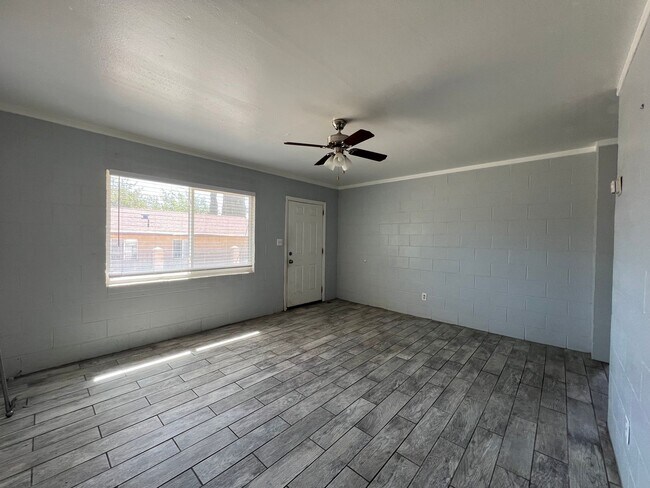 Building Photo - P266