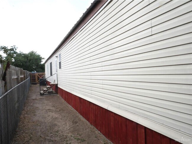 Building Photo - 36 Oliva St