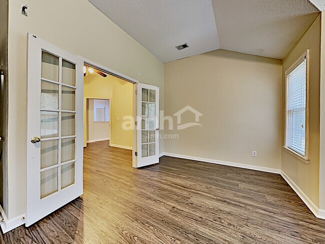 Building Photo - 9289 Oakengate Cove