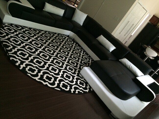 Building Photo - 908 Wendlebury Ct