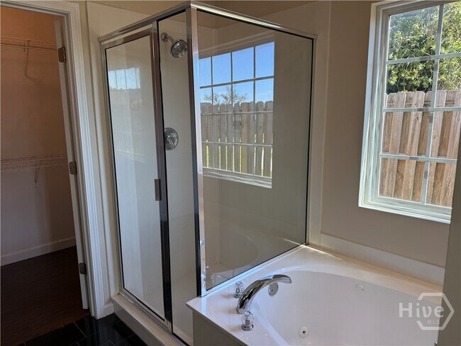 Building Photo - 107 Willow Point Cir