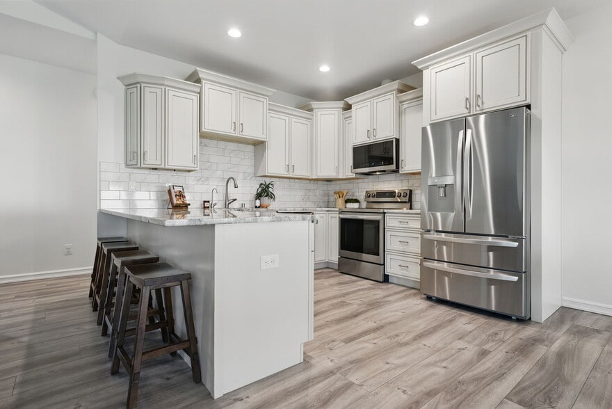 kitchen and island - 2521 S Vera Crest Dr