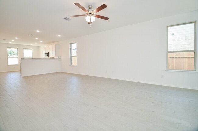 Building Photo - 7919 Royal Palm Dr