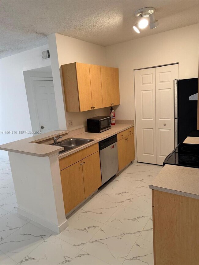 Building Photo - 10354 Fox Trail Rd S