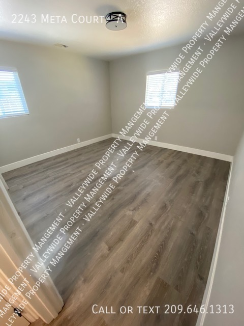 Building Photo - Cute and Cozy Modesto 2 Bedroom 1 Bath Duplex