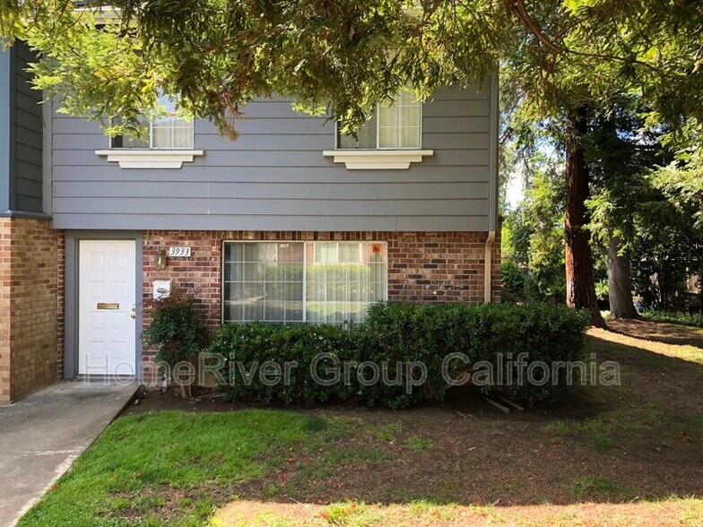 Primary Photo - 3933 Oak Villa Cir