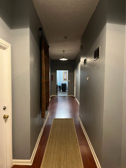 Building Photo - 810 Parsons St SW