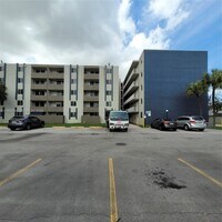Building Photo - 10090 NW 80th Ct