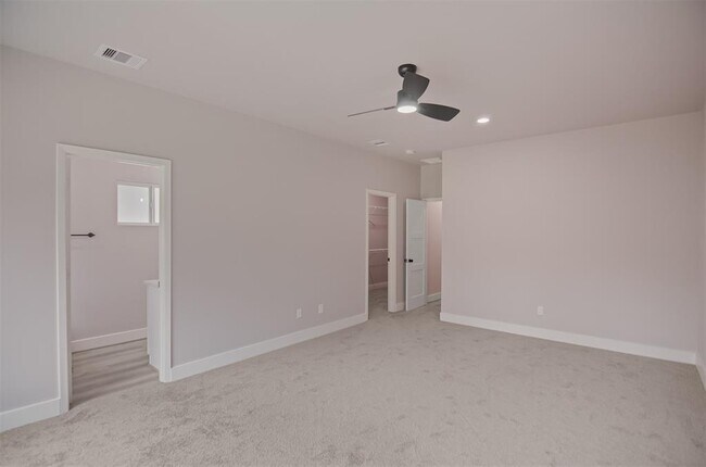 Building Photo - 12310 Glenview Dr