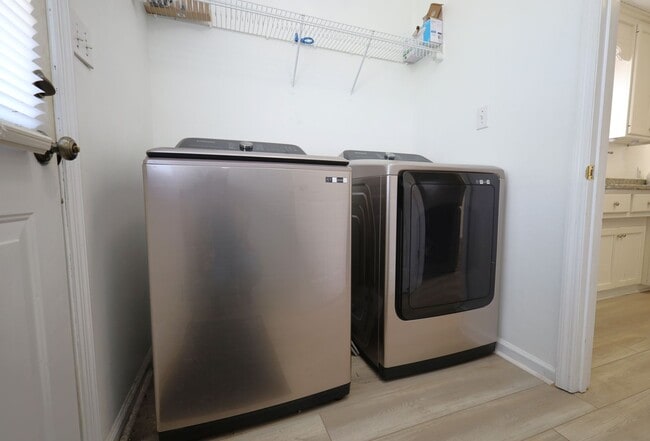 Building Photo - 3063 Schroer Dr