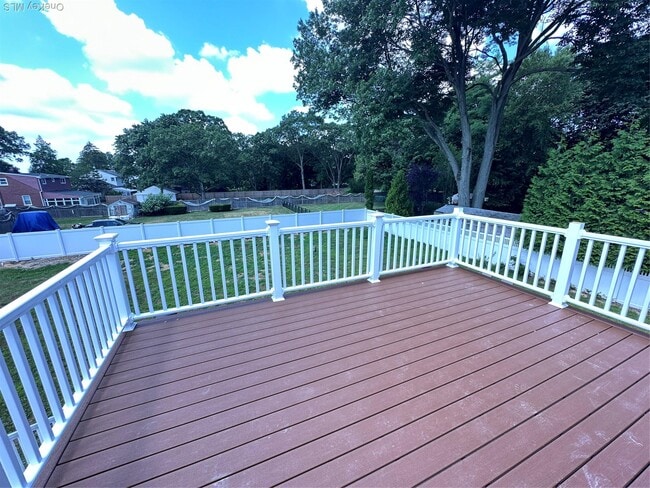 Building Photo - 15 Mida Ct