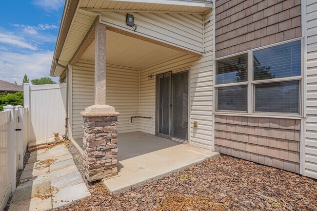 Building Photo - 2475 Theresea Ln
