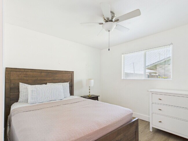 Building Photo - Tempe Gem - Fully furnished with a pool