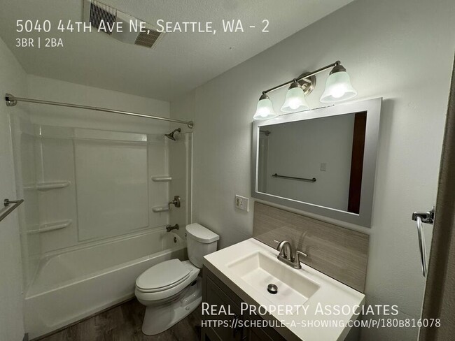 Building Photo - Laurelhurst Three Bedroom